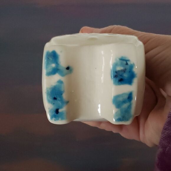 Vintage Ornate Glazed Ceramic White Vase w/Handles - Picture 6 of 7